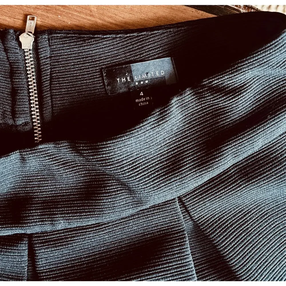 The Limited Black Pleated Fit Flare Skirt Womens Size 4 Back Zip Stretch